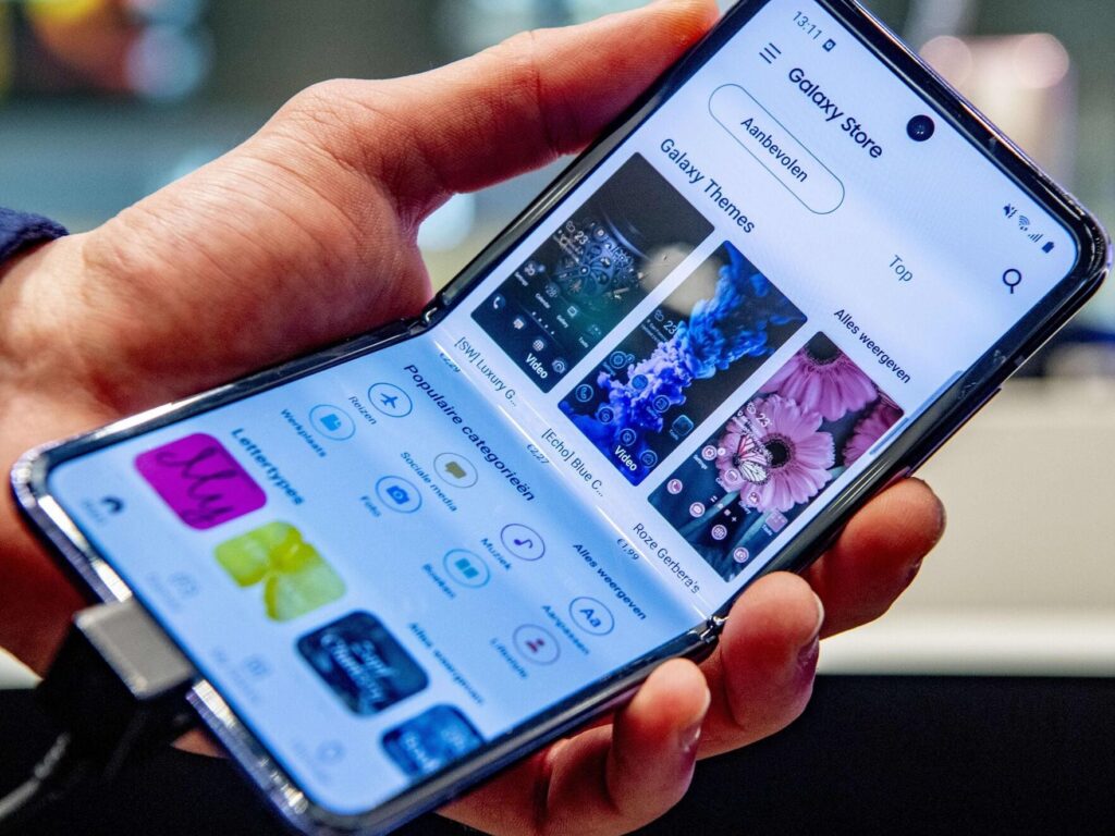 telefono pantalla flexible
